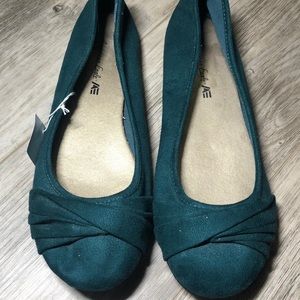 Never been worn, teal casual flats